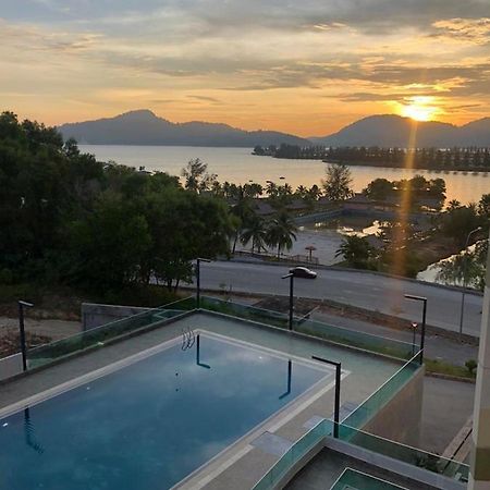 Marina Heights Seaview Resort 2 卢穆特 外观 照片
