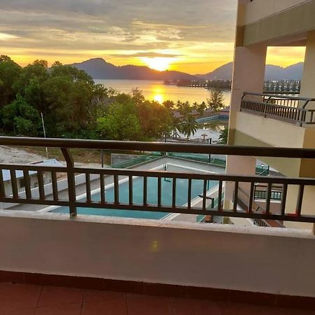 Marina Heights Seaview Resort 2 卢穆特 外观 照片