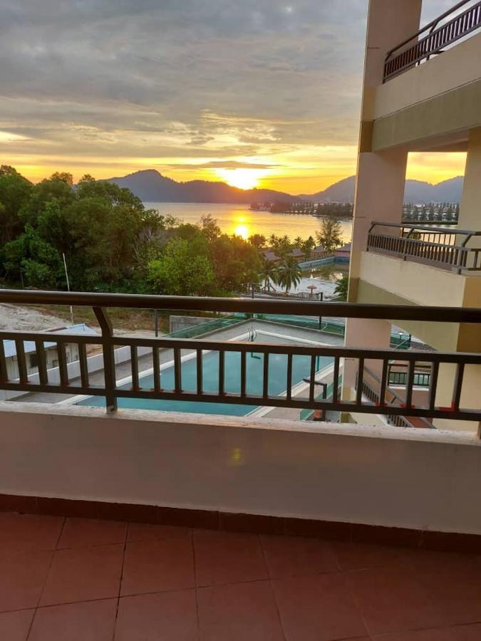 Marina Heights Seaview Resort 2 卢穆特 外观 照片